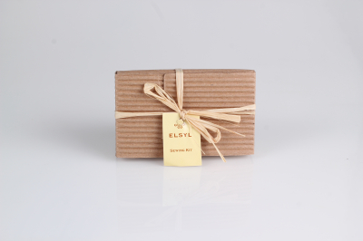 ELSYL SEWING KIT IN RECYCLED CORRUGATED CARD X100